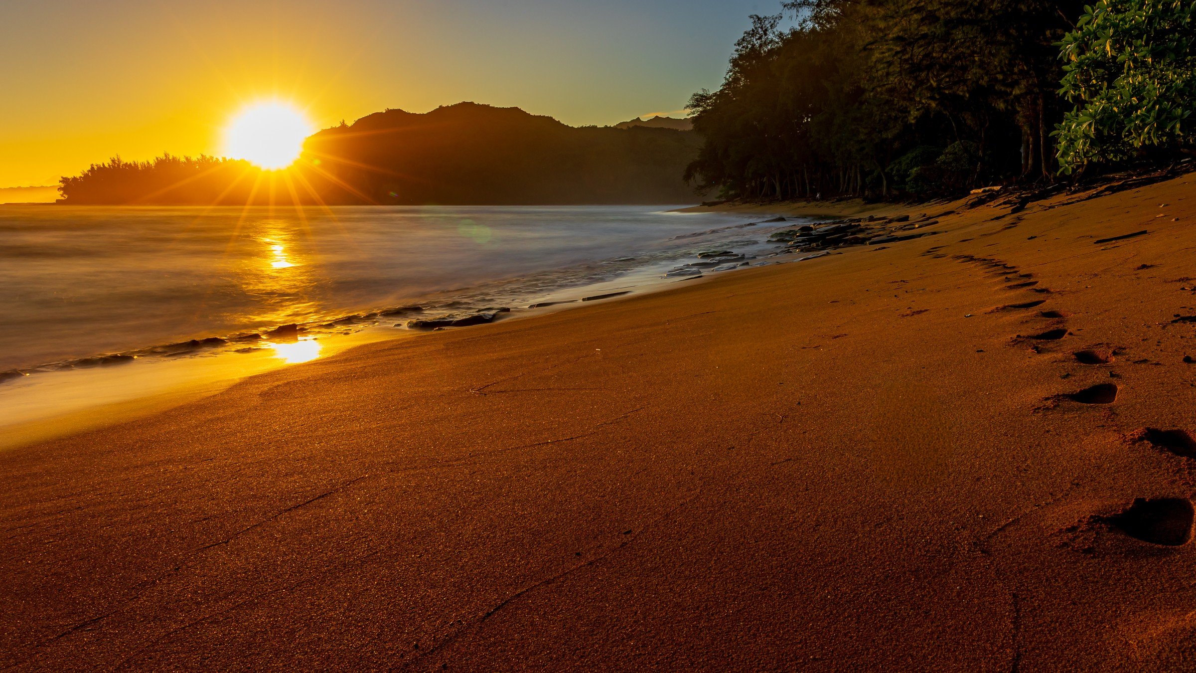 Before the World Woke: My Quiet Kauai Sunrise Promise
