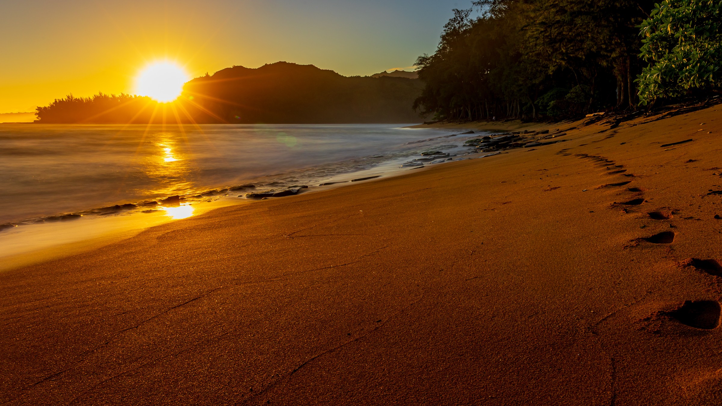 Before the World Woke: My Quiet Kauai Sunrise Promise